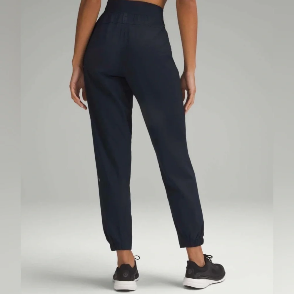 Lululemon sz 2 License to Train High-Rise Pant True Navy, NWOT new without tags